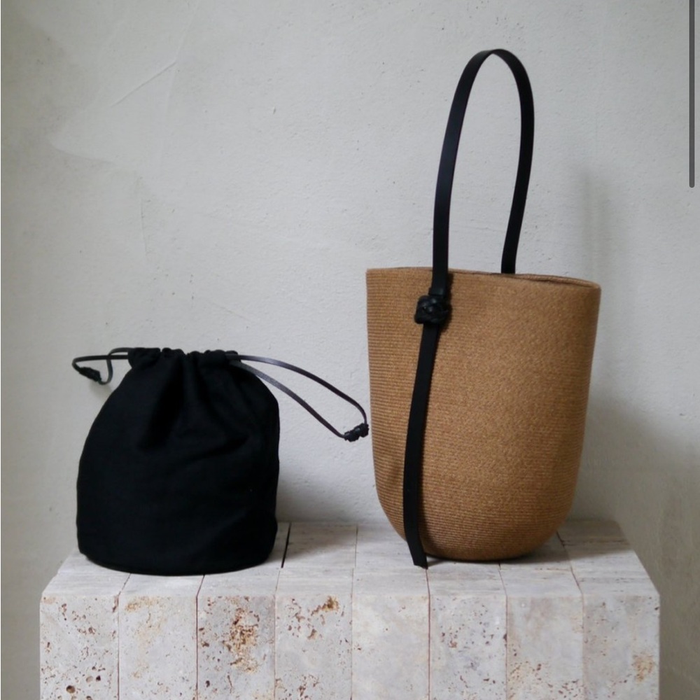 Kamaro’an Koreng bucket bag - Picture 4 of 9